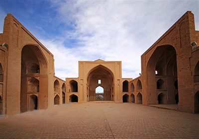 طرح بازآفرینی مسجد جامع اردستان در معرض خطر قرار دارد