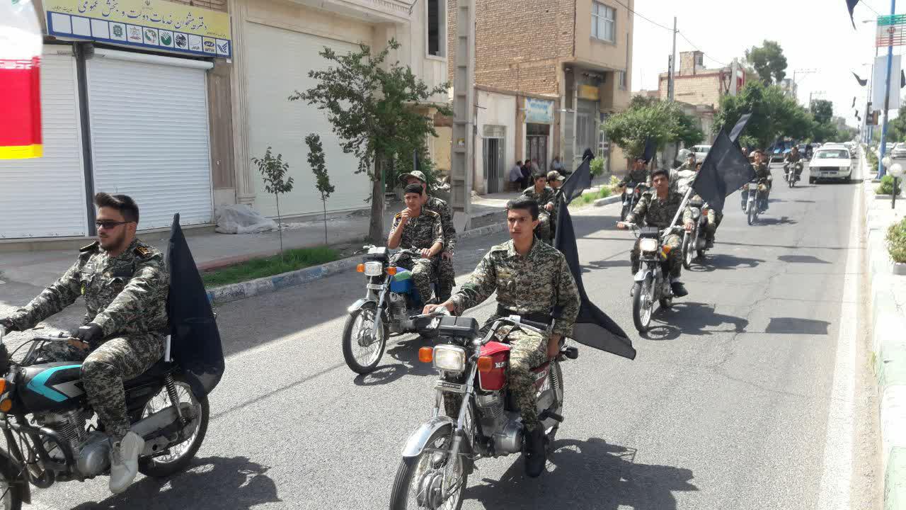 رژه موتوری بسیجیان در اردستان برگزار شد /تصاویر