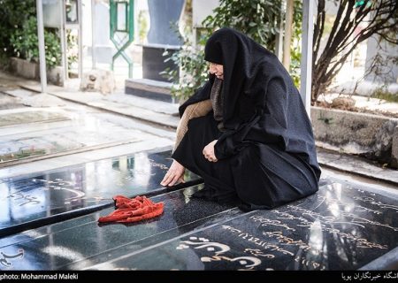 انقلاب اسلامی کرامت زن ایرانی را با تاسی از خط حضرت زهرا (س) زنده کرد