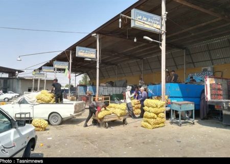 انتقاد فرماندار اردستان از عدم بسته شدن بازار روز؛ شهرداری نسبت به تعطیلی اقدام کند‌