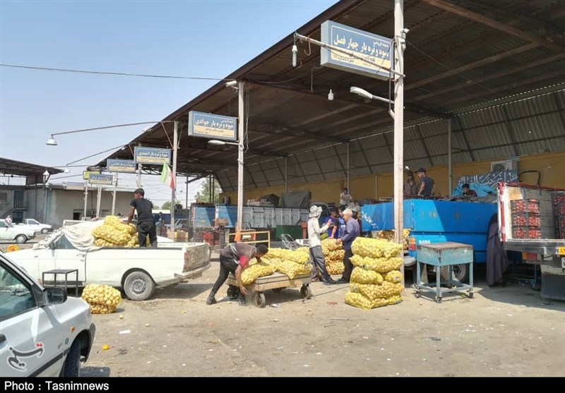 انتقاد فرماندار اردستان از عدم بسته شدن بازار روز؛ شهرداری نسبت به تعطیلی اقدام کند‌