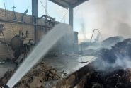 آتش‌سوزی در کارخانه بازیافت و مقوای زواره اردستان مهار شد