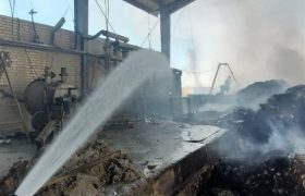 آتش‌سوزی در کارخانه بازیافت و مقوای زواره اردستان مهار شد