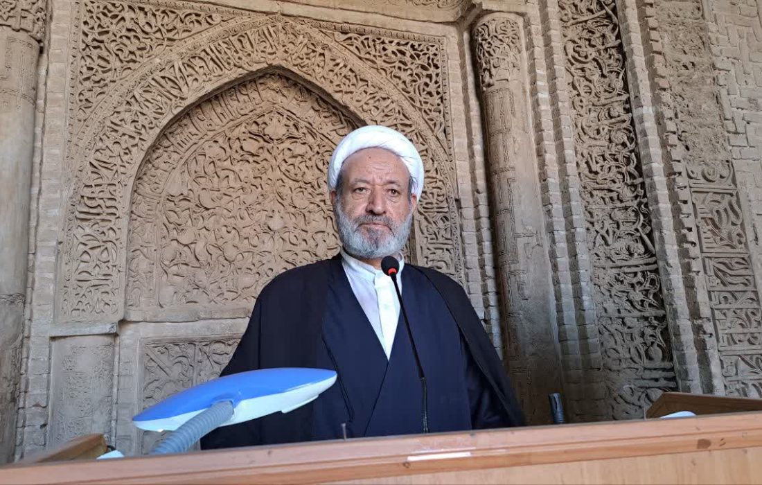 امام جمعه اردستان، خبرنگاران در کار خود استقامت کنند