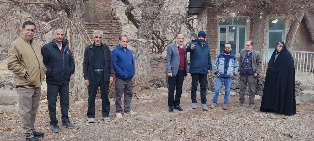 بهره‌برداری از پروژه جدول‌گذاری معابر روستای زائین اردستان با مشارکت دهیاری و اهالی