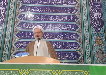 امام جمعه اردستان، سخنرانی‌های دقیق رهبری نقشه‌های دشمن را خنثی کرد