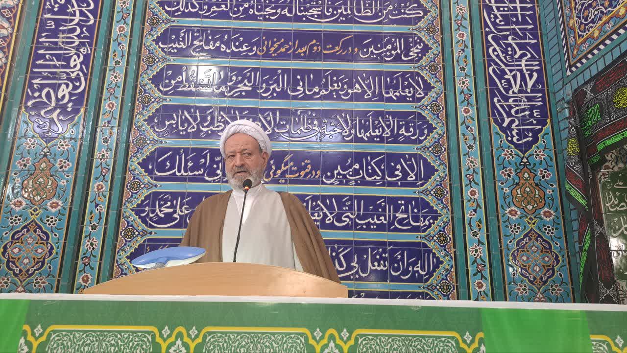 امام جمعه اردستان، سخنرانی‌های دقیق رهبری نقشه‌های دشمن را خنثی کرد