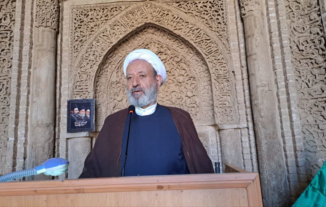 تاکید امام جمعه اردستان بر نقش وحدت ملی و جایگاه امام رضا(ع)