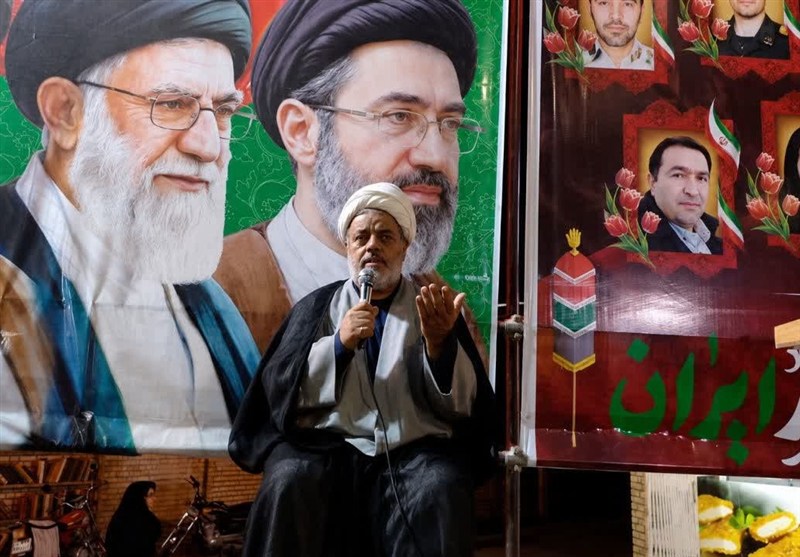 نماز، انس با قرآن و استغفار سه عامل مهم برای موفقیت فردی و اجتماعی است