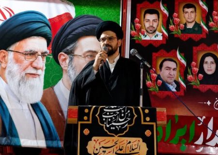 مردم اردستان همواره پشتیبان نظام و منافع ملی بوده‌اند