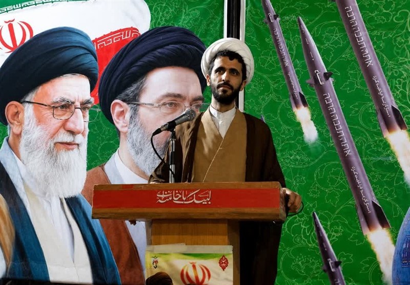 اردستان سلام، مسئولان باید مراقب القائات جریانهای غربگرا و طرفداران سازش باشند
