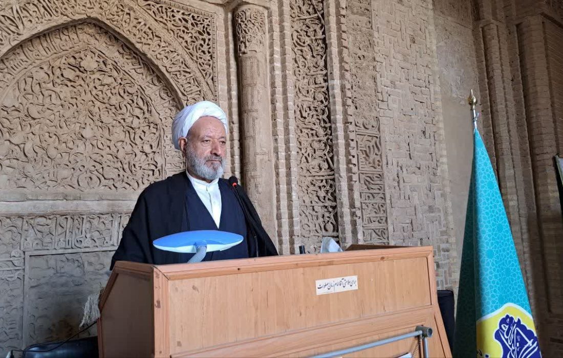 امام جمعه اردستان: نماز جمعه سنگر وحدت بصیرت و حمایت از نظام اسلامی است