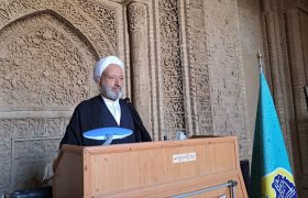 امام جمعه اردستان: نماز جمعه سنگر وحدت بصیرت و حمایت از نظام اسلامی است