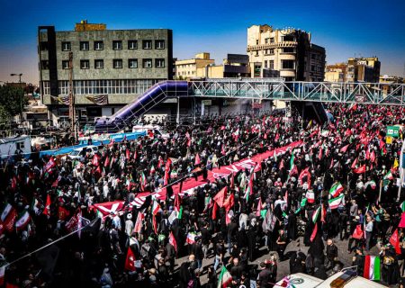 مردم اردستان در مراسم باشکوه تشییع رهبر شهیدمان در تهران حضوری پرشور داشتند/تصاویر