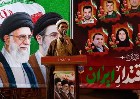 حضور در تشییع رهبر شهید از مصادیق شعائر الهی است