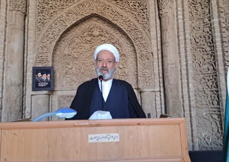 امام جمعه اردستان، مسئولان در برابر پرسش‌های خبرنگاران پاسخگو باشند
