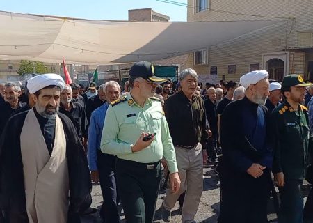 پیاده‌روی اربعین در شهرستان اردستان با حضور پرشور عاشقان اباعبدالله الحسین(ع) برگزار شد/تصاویر