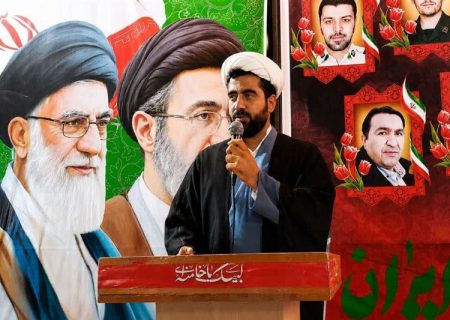 ملت ایران با همه تهدیدات متحد درکنار هم ایستاده اند