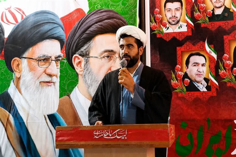 ملت ایران با همه تهدیدات متحد درکنار هم ایستاده اند