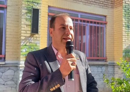 ۳۰۵ دانش آموز اردستانی سال تحصیلی جدید را شروع کردند