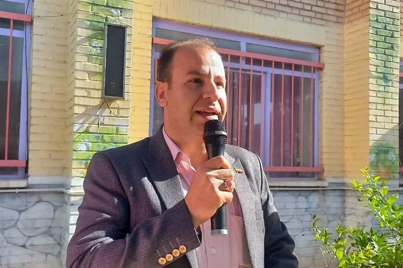 ۳۰۵ دانش آموز اردستانی سال تحصیلی جدید را شروع کردند