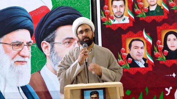 «حاضر و ناظر دانستن امام زمان(عج)» یکی از شاخصه‌های معرفت به امام است