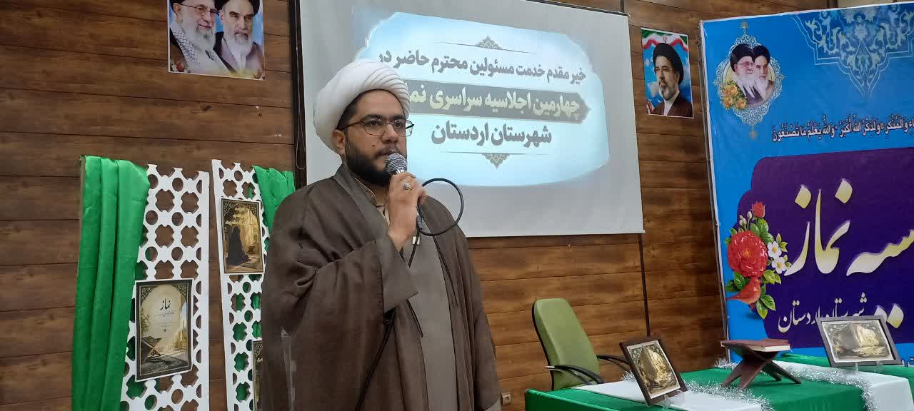 تأکید معاون پرورشی آموزش و پرورش اردستان بر نقش دانش‌آموزان در ترویج فرهنگ نماز