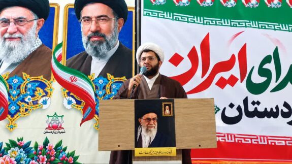 اردستانی‌ها ۲۲۰ شب پای دفاع از ارزش‌‌ها ایستاده‌اند