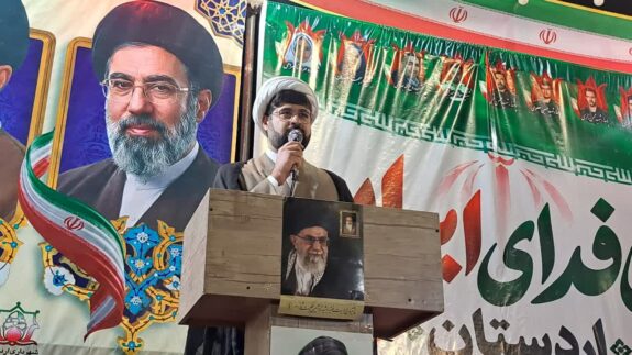 مسئولان باید حضور مردم و خانواده‌های شهدا را جدی بگیرند