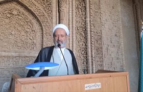 امام جمعه اردستان: مسئولان به مطالبات پرستاران و معیشت مردم و مشکلات آموزش توجه کنند