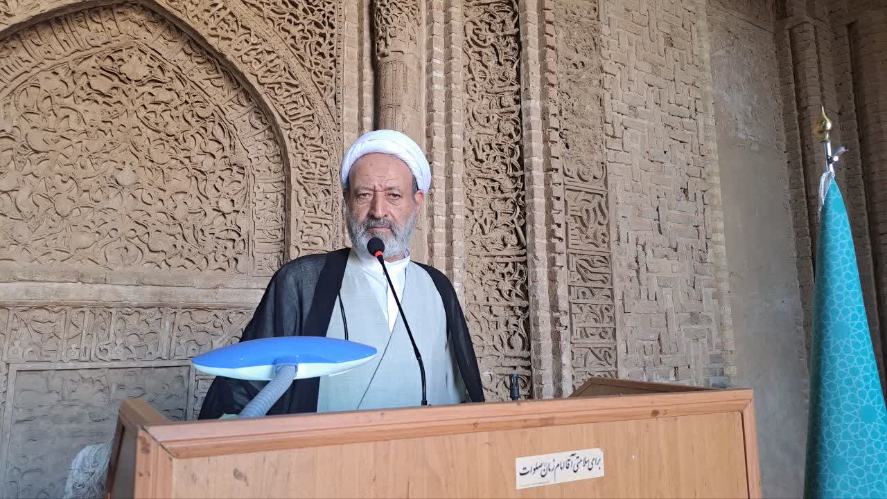 امام جمعه اردستان: مسئولان به مطالبات پرستاران و معیشت مردم و مشکلات آموزش توجه کنند
